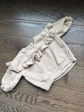 Organic cotton Emily & Oliver Rabbit & Bear nude cream Ruffle Baby Sweatshirt 8M